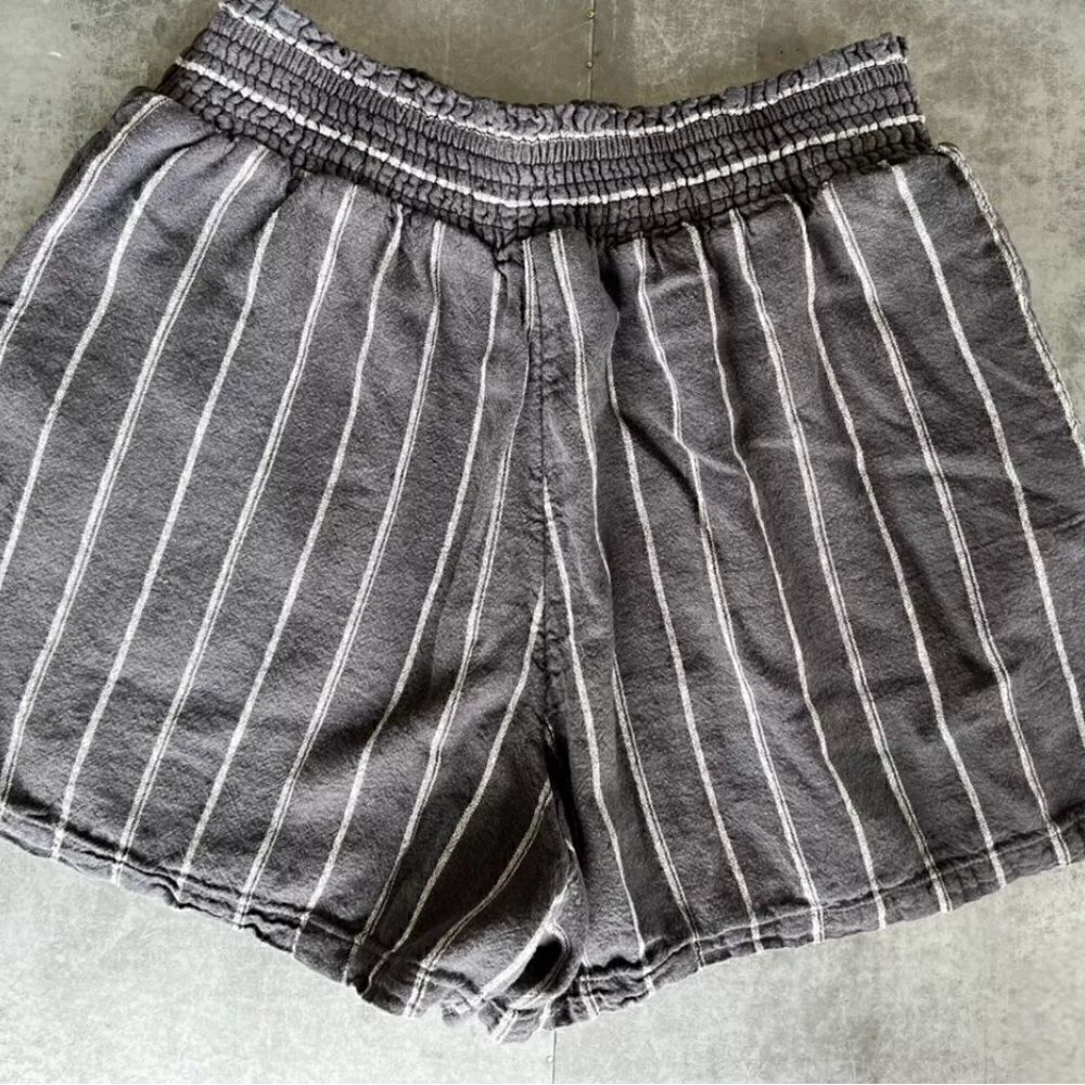Universal Thread Grey and White Stripe Pull On Linen Shorts Size XS